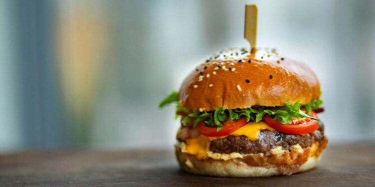 Día de la hamburguesa: ¿Qué tan saludables son y cada cuánto deben comerse?