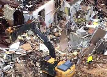 Niño de 9 años salva a sus padres después de que un fuerte tornado arrojara su auto en Oklahoma