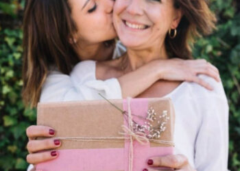 Los 5 regalos que NUNCA debes regalarle a mamá en el Día de las Madres, descubre la razón