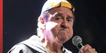 Critican a Carlos Villagrán ‘Kiko’ por cobrar casi 3 mil pesos por autógrafo: “Top rugido de tripas”