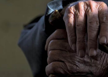 Investigan brutal ataque a adulto mayor en Los Mochis, Sinaloa; fue golpeado con una pala mientras dormía