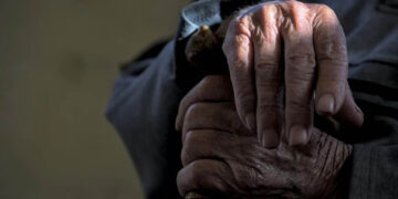 Investigan brutal ataque a adulto mayor en Los Mochis, Sinaloa; fue golpeado con una pala mientras dormía