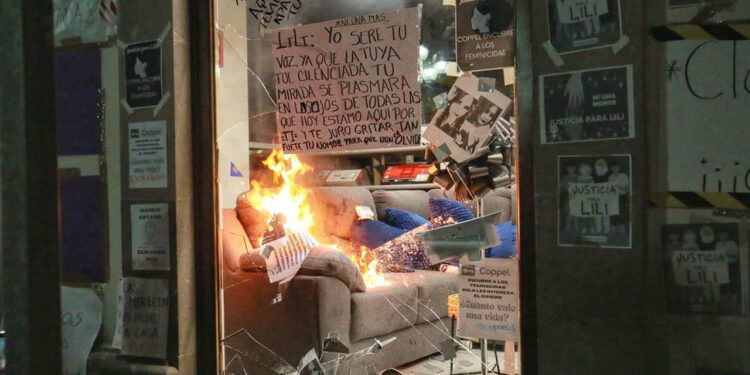 Tienda Coppel de Durango es incendiada como protesta por muerte de Eva Liliana