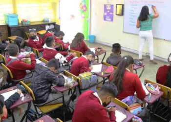 Día del Maestro: ¿Cuánto ganan en promedio los docentes mexicanos al mes?