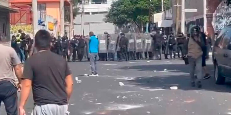 Hombre de la tercera edad muere tras riña con policías en Iztapalapa