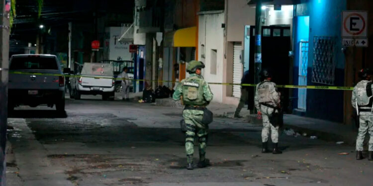 Sujetos armados asesinan a 6 personas (4 mujeres y 2 bebés) en una vecindad de León