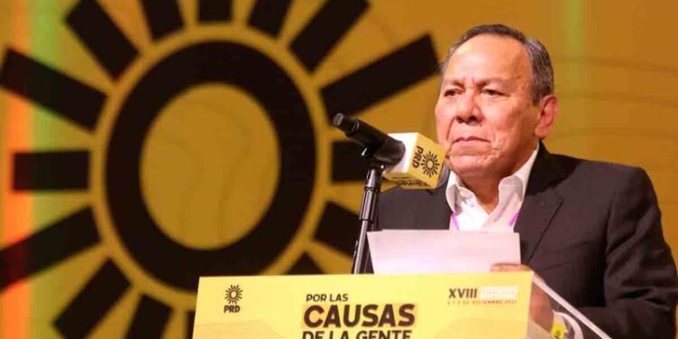 Analiza líder del PRD crear nuevo partido ante pérdida de registro