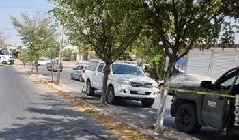 Tras ser baleado mientras conducía una camioneta, muere en hospital