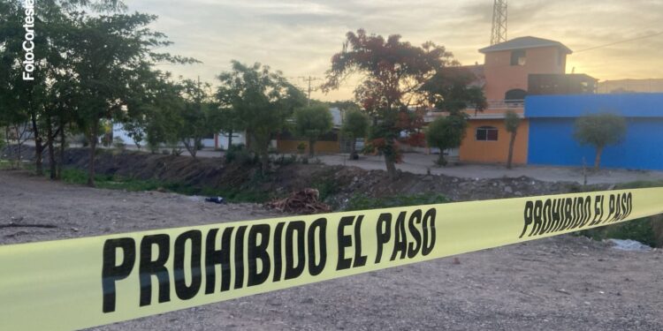 Sin vida, atado de pies y con golpes en el cuerpo, encuentran a un joven en Culiacán