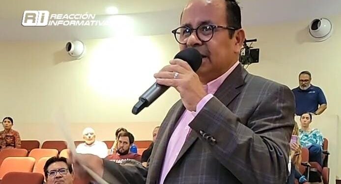 Piden docentes de la UAdeO la renuncia del rector Pedro Flores