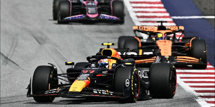Checo Pérez, séptimo en el GP de Austria, la carrera que perdieron Verstappen y Norris; ganó Russell