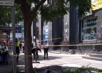 Hombre se arroja desde sexto piso frente a Bellas Artes y pierde la vida