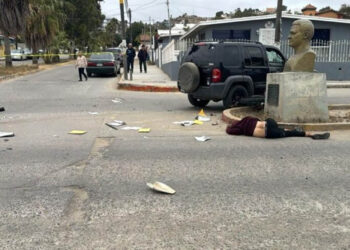 Sujetos realizan disparos al aire, roban dos urnas en Ensenada; chocan y son detenidos