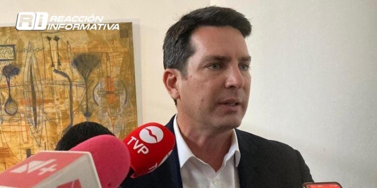 Adelantarán pago a proveedores textileros de uniformes escolares gratuitos