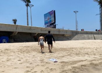 Turista de Monterrey es sacado del mar tras presentar dificultad para salir