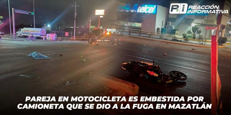 Pareja en motocicleta es embestida por camioneta que se dio a la fuga en Mazatlán