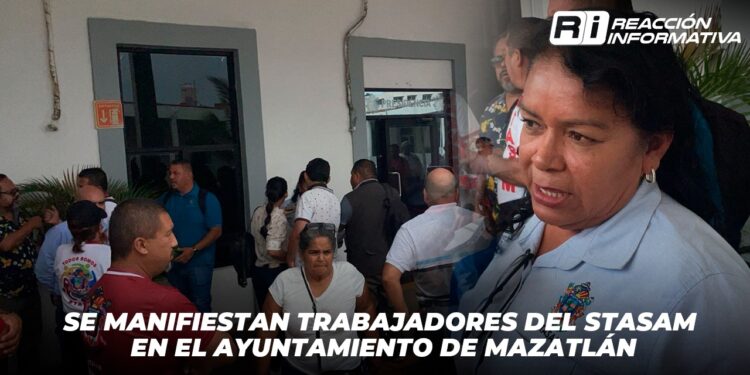 Se manifiestan trabajadores de STASAM en el Ayuntamiento de Mazatlán