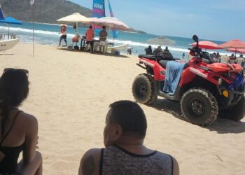 2 menores de edad y 5 adultos son rescatados en playas de Mazatlán