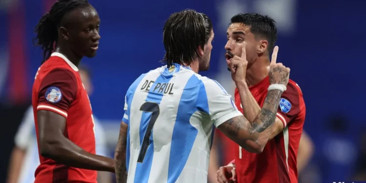 Canadá denuncia racismo contra Moïse Bombito tras dura entrada a Messi