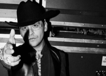 Christian Nodal EXPLOTA contra público por corear el nombre de Cazzu en concierto: “Que no vaya nadie”