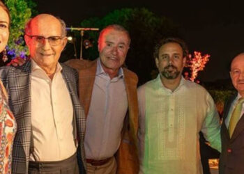 AMLO justifica a embajador Quirino Ordaz por aparecer con Carlos Salinas de Gortari en España
