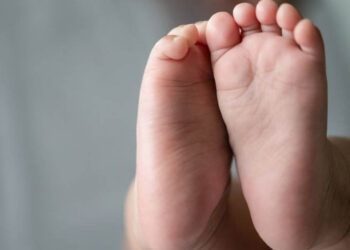 Muere bebé tras ser olvidada en la parte trasera de una camioneta