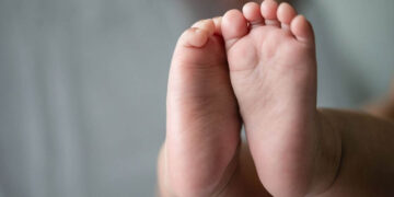 Muere bebé tras ser olvidada en la parte trasera de una camioneta