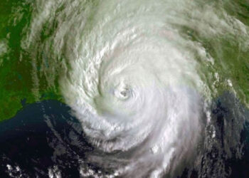 Tormenta Tropical Beryl se convierte en huracán categoría 1
