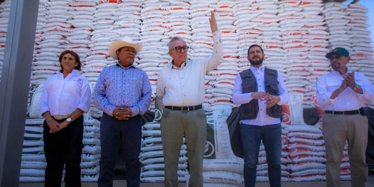 Rocha Moya arranca la entrega de Fertilizantes para el Bienestar a productores sinaloenses