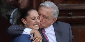 “No me gustó el beso que AMLO le plantó a Sheinbaum, es machismo y se debe respetar la investidura”: Xóchitl Gálvez