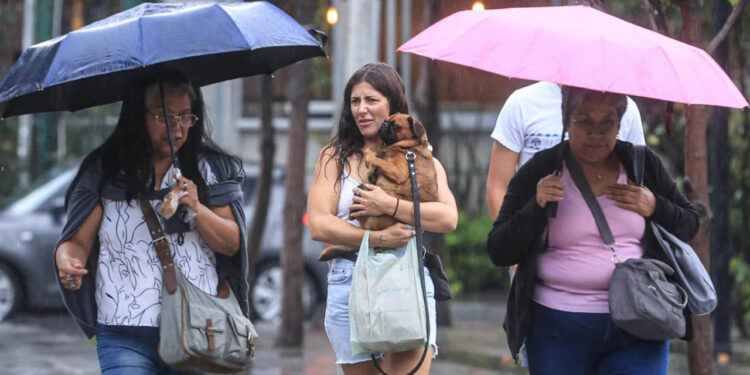 Pronostican lluvias para todo el país este sábado; piden a la población mantenerse alerta