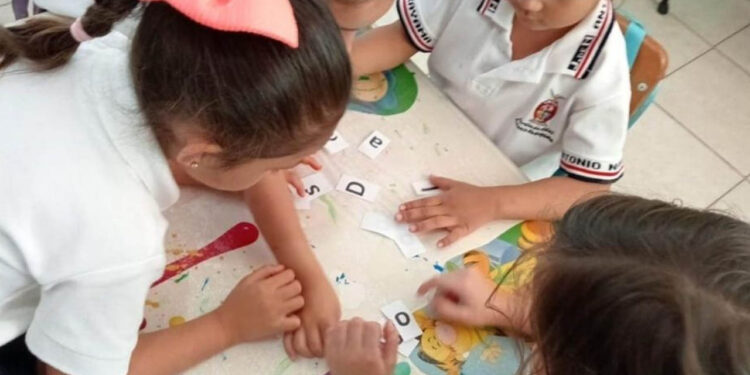 SEP calendario escolar 2024-2025; consulta cuándo serán vacaciones, megapuentes y festivos