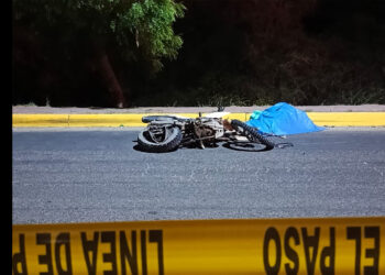 Pierde la vida joven mujer en accidente automovilístico en Rosario; Se trasladaba de pasajero en una moto