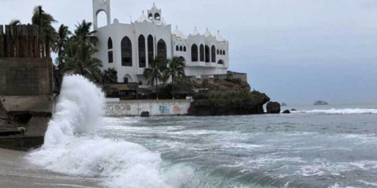 Se pronostican chubascos tormentosos con cielos nubosos el día de hoy viernes para Mazatlán