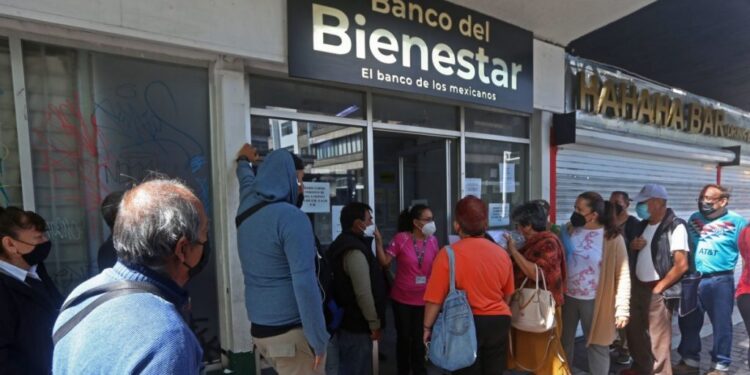 AMLO confirma que reforma de pensiones saldrá en septiembre y que se incluirá a mujeres de 60 a 64 años, como propuso Sheinbaum