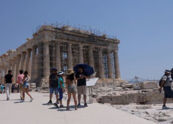 Grecia cierra escuelas y la Acrópolis de Atenas por una ola de calor con hasta 43 grados