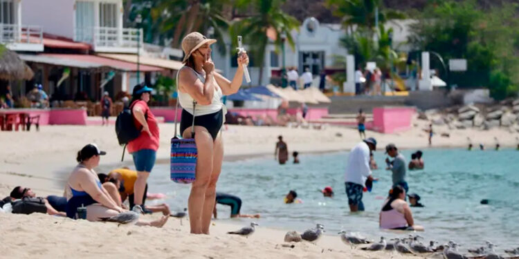 Tercera Ola de Calor Afectará con Temperaturas Superiores a 45 Grados en 13 Estados