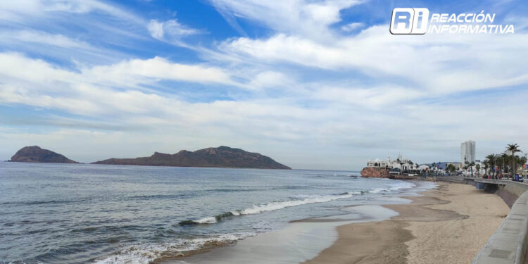 Lluvia moderada y cielo parcialmente nuboso se pronostican durante el día de hoy jueves para Mazatlán