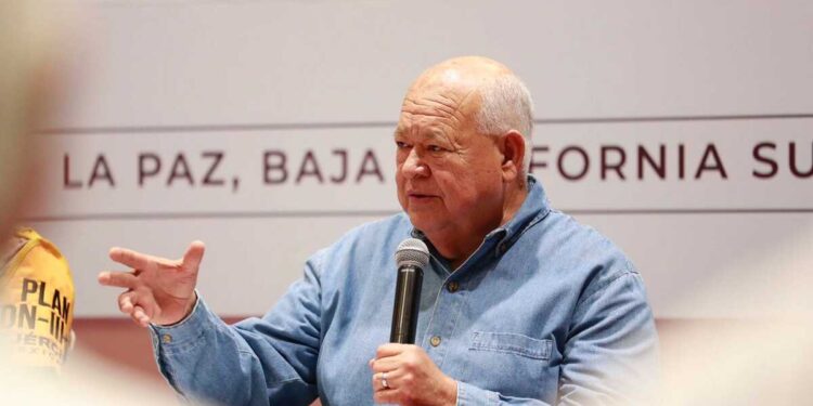 Gobernador de Baja California Sur, Víctor Castro, sufre accidente aéreo