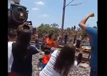 Mujer muere por tomarse una selfie con la histórica locomotora Emprees 2816