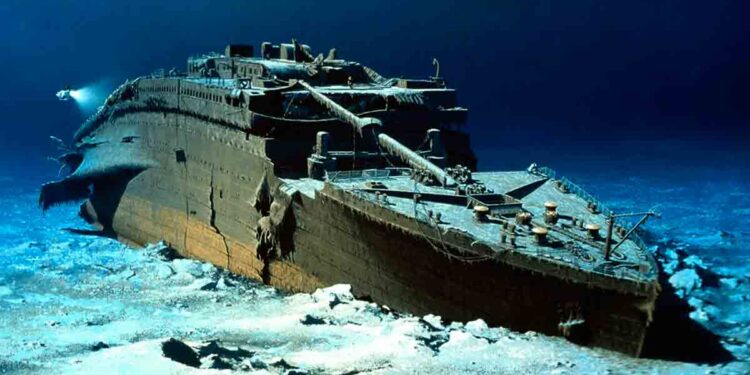 Nueva expedición se sumerge a los restos del Titanic a un año de la tragedia del submarino Titán