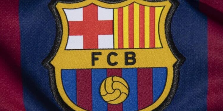 Barcelona presenta su nuevo jersey con Ronaldinho e Iniesta