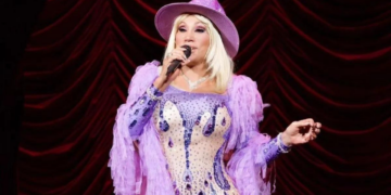 Laura León suspendió su boda, encontró a su novio vestido de mujer