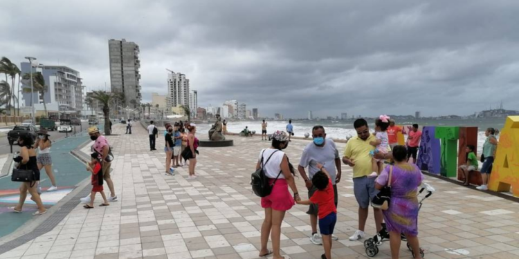 Altas temperaturas y probabilidad de lluvia para Mazatlán