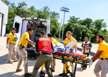 Trasladan vía aérea al Pediátrico de Culiacán a menor quemado en incendio en El Huitussi, Guasave