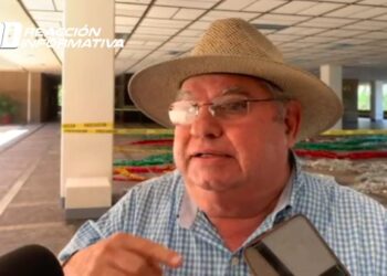 Transportistas en espera de ser atendidos por el Gobernador