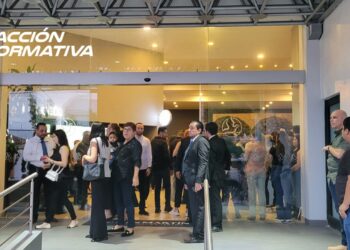 Los restos de Cuén Ojeda son velados en Funeraria San Martin de Culiacán