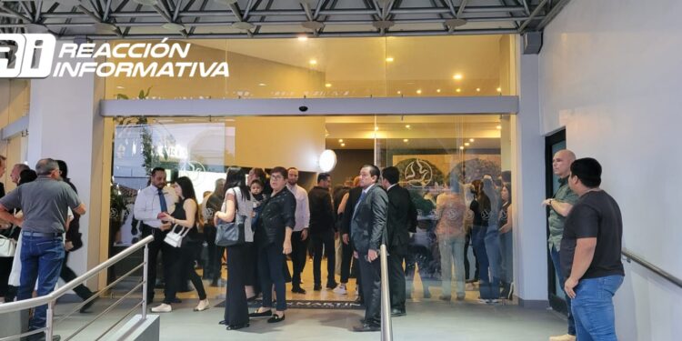 Los restos de Cuén Ojeda son velados en Funeraria San Martin de Culiacán