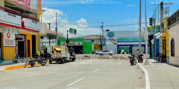 Comerciantes de la Insurgentes siguen afectándose por cierre de la avenida