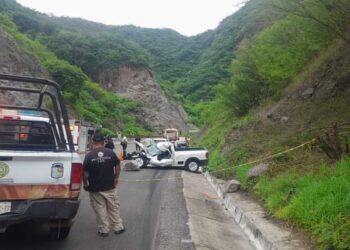 Fallece automovilista al caer una piedra a su camioneta mientras circulaba por la autopista Durango-Mazatlán